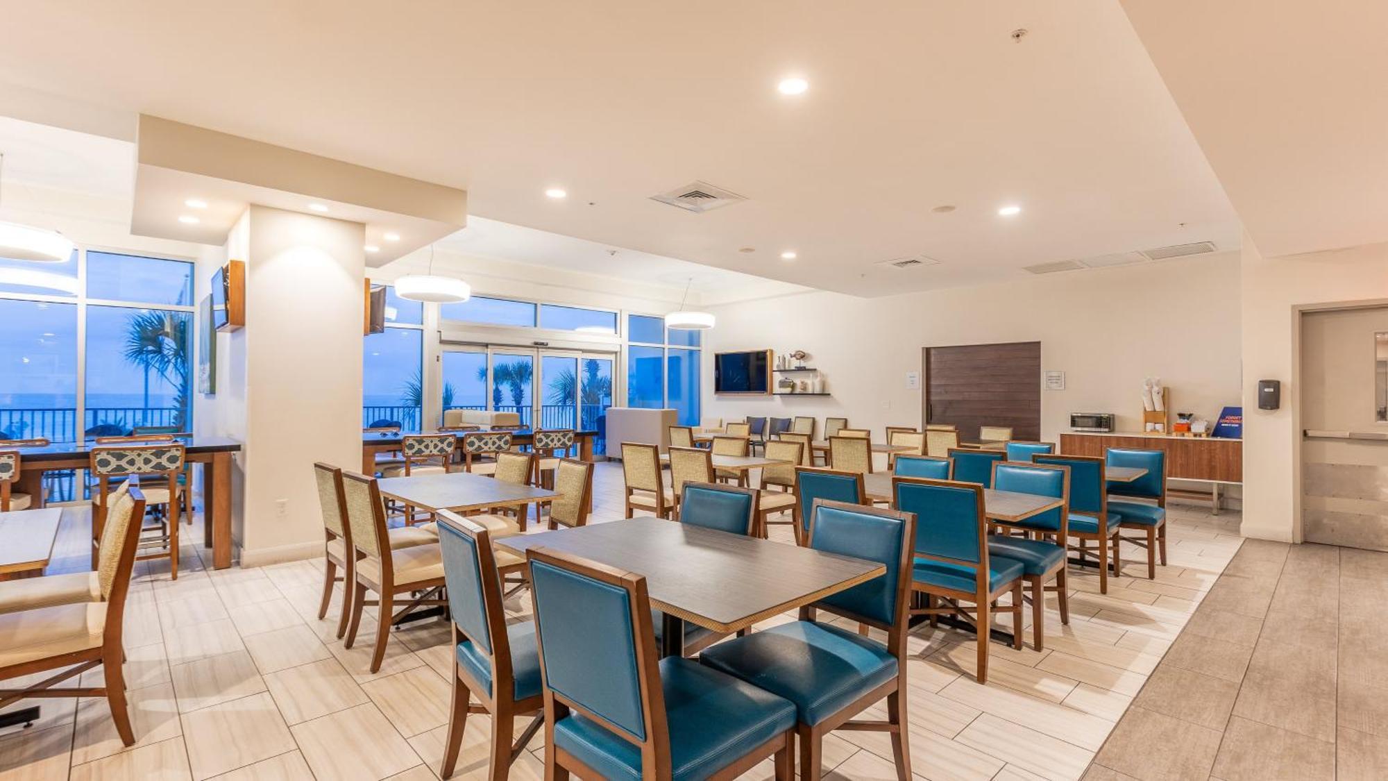 Holiday Inn Express & Suites Panama City Beach Beachfront By Ihg Esterno foto